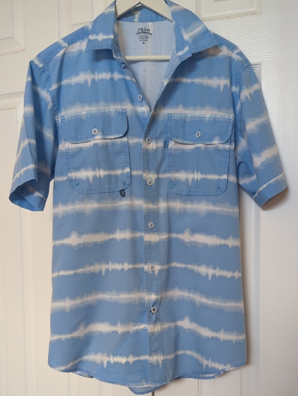 Izod Saltwater Button Down Short Sleeve Boating, Fishing Shirt Size Medium